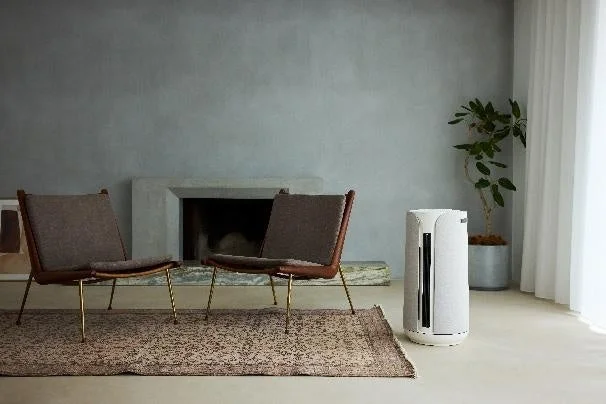 部屋に置かれたBlueair ComfortPure 3-in-1 T20i 空気清浄機