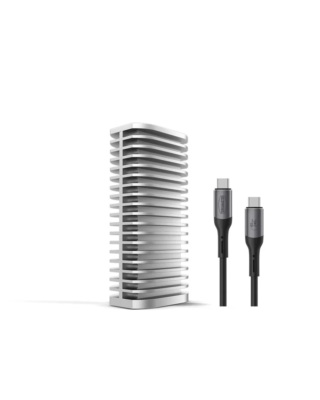 D1 SSD Pro。放熱フィン状のアルミ筐体と黒いUSB-Cケーブル