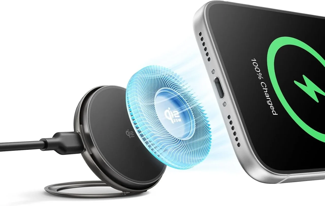 ESR Cyclone 25W マグネット充電パッドとiPhone、冷却ファン表現