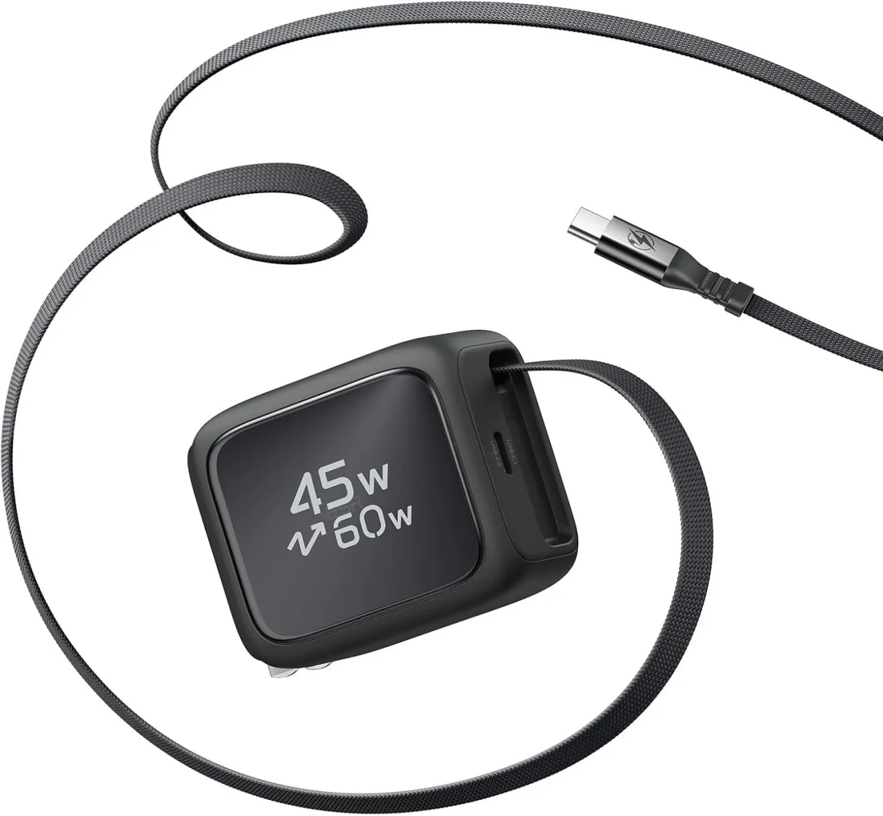ESR Xtend 45W 巻き取り式充電器。黒い本体にUSB-Cケーブルを引き出した様子