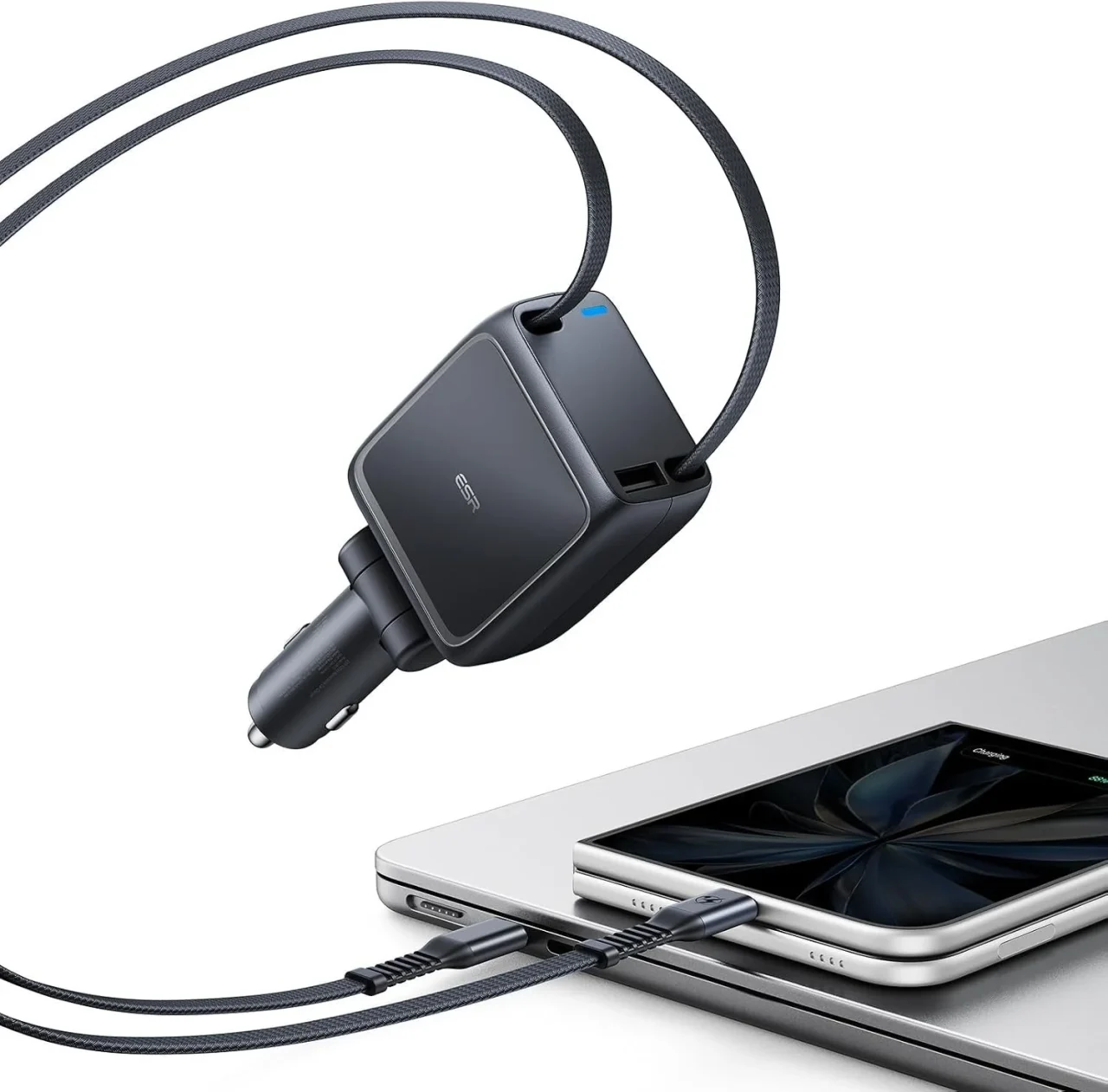 ESR Xtend 100W 巻き取り式車載充電器。ケーブル2本でノートPCとスマホを充電