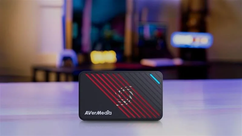 Live Gamer ULTRA S「GC553Pro」の黒に赤い斜線のキャプチャーボード