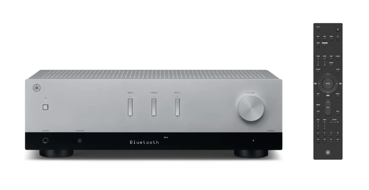 シルバーのヤマハ HiFiステレオレシーバー『R200A』とリモコン