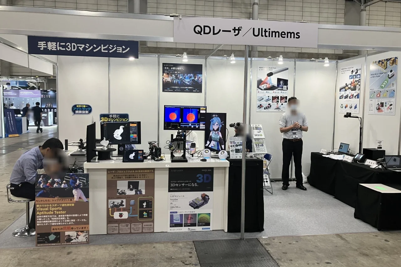 CEATEC 2026 幕張メッセのQDレーザ/Ultimemsブースの展示風景