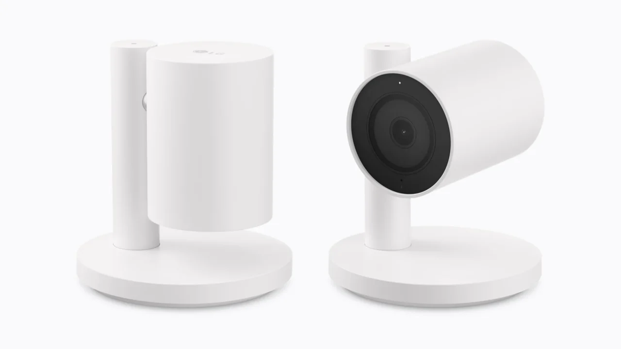 LG Indoor Cam Plug-In。白い円筒形カメラを背面と正面から見た2台