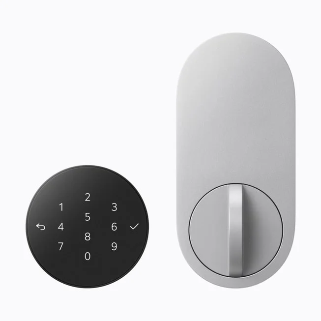 LG Smart Deadbolt Lock。黒い円形テンキーとシルバーのサムターン部
