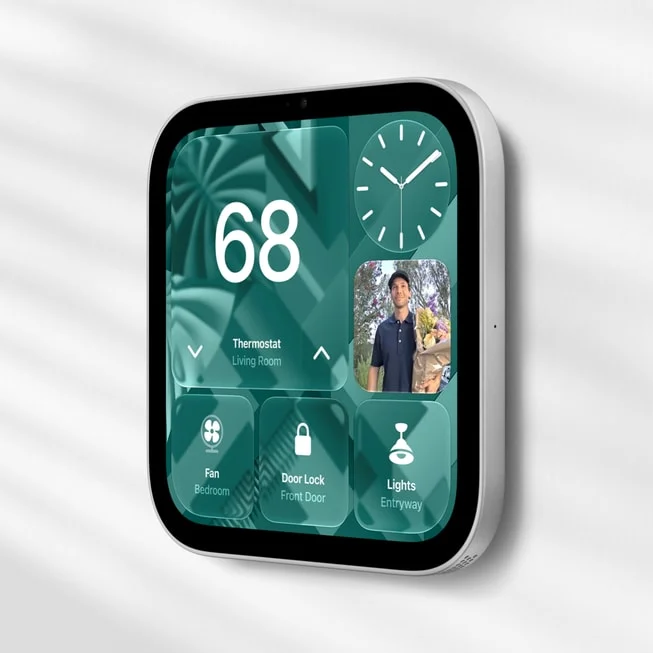 壁掛け式のHomeView。サーモスタットや照明などのホーム画面を表示