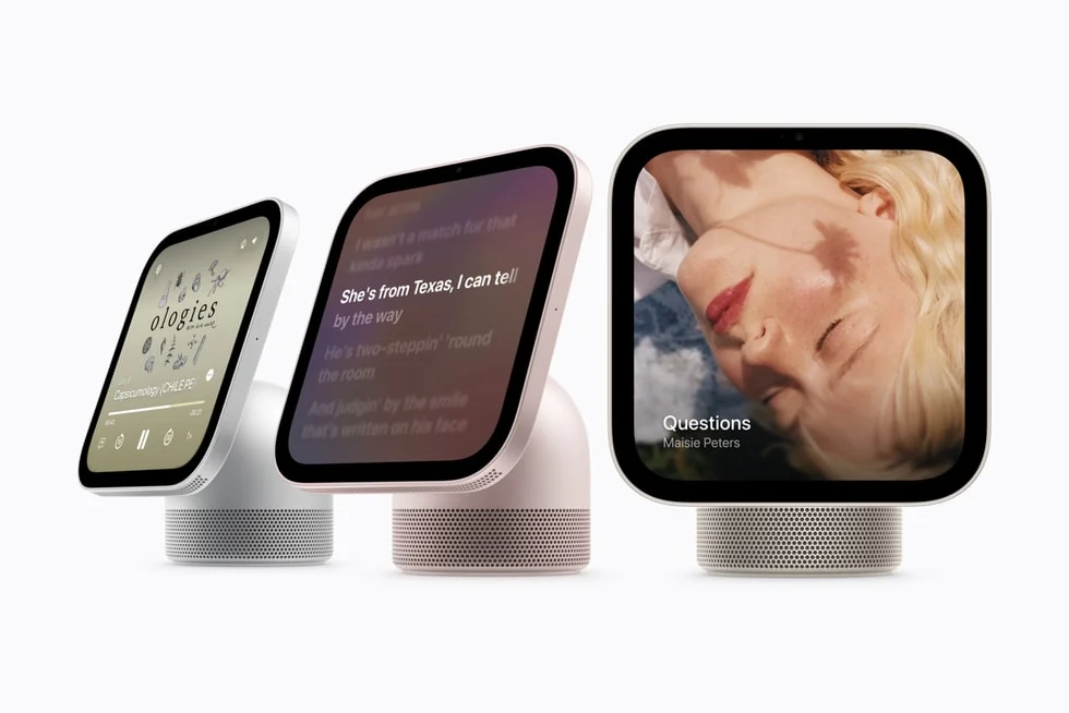 Apple HomeView 3台。音楽の歌詞やアルバム画面を表示