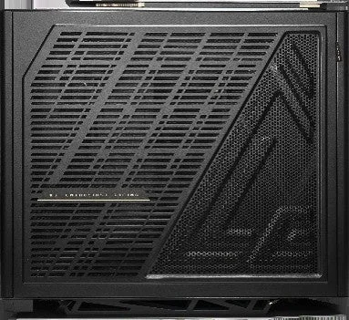 MEG MAESTRO 900Rの黒いケース側面。斜めの通気スリットとメッシュパネル
