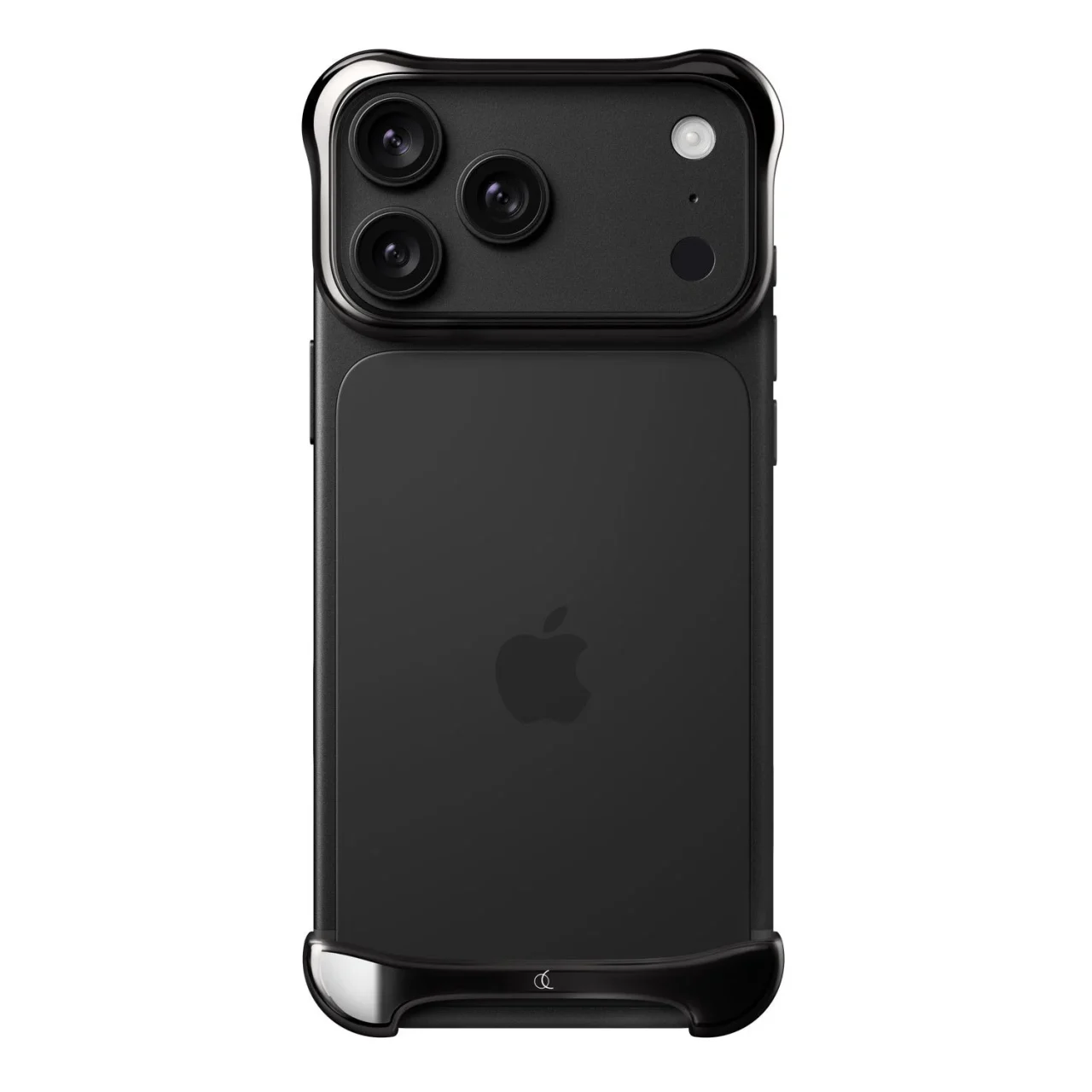 チタニウム・オニキスブラックのバンパーケースを付けたiPhone背面