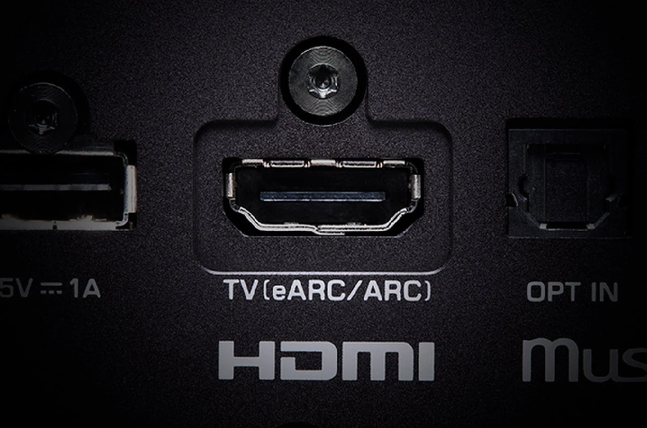 eARC対応HDMI端子（TV eARC/ARC）のクローズアップ
