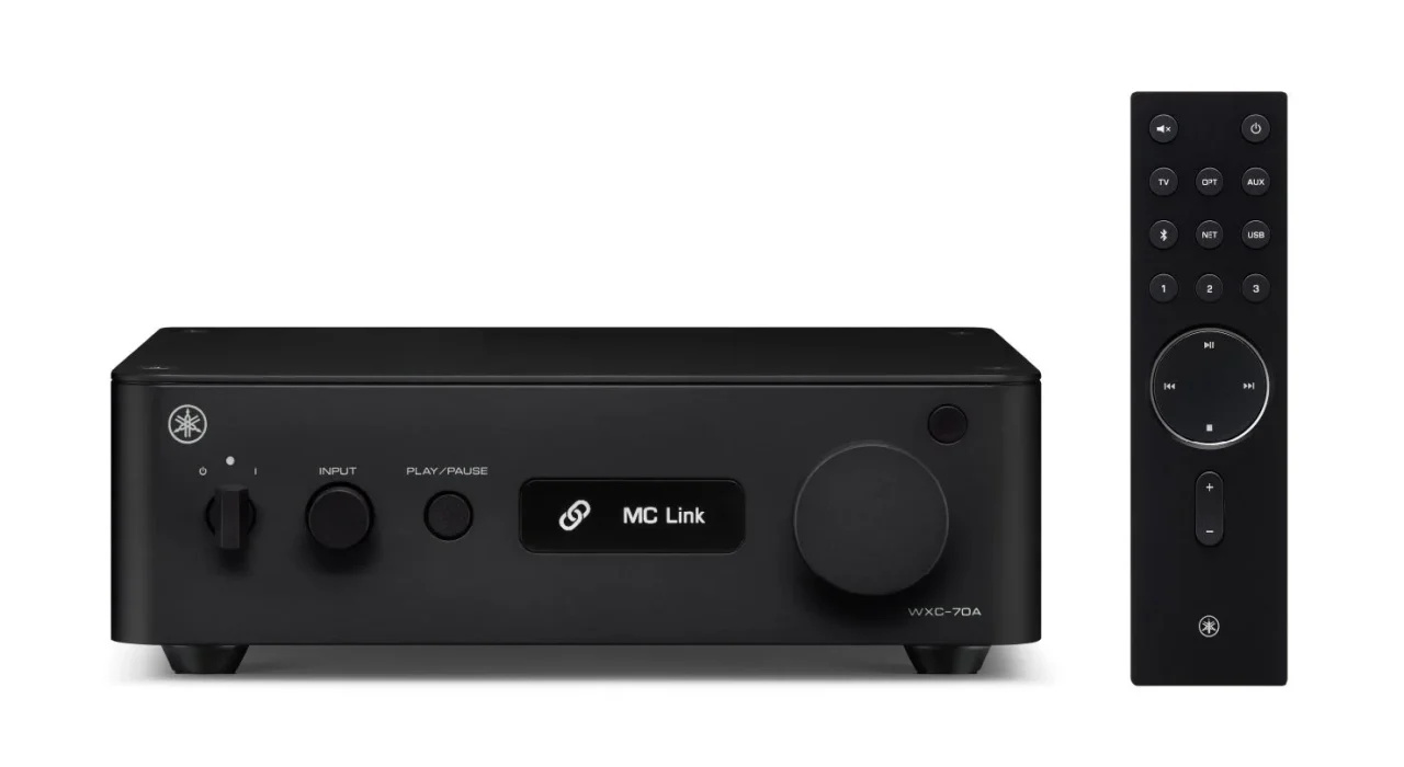 ヤマハ コンパクト ストリーマー『WXC-70A』のブラック本体とリモコン
