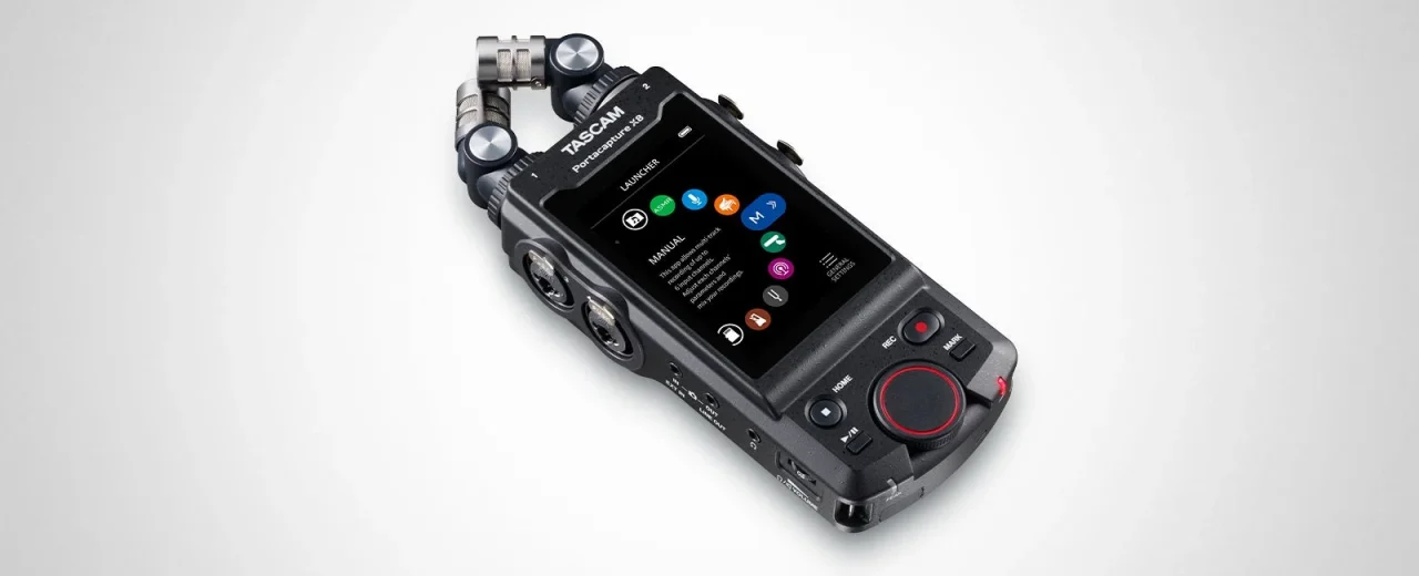 TASCAM Portacapture X8。タッチ画面と大型ダイヤルを備えた黒いレコーダー