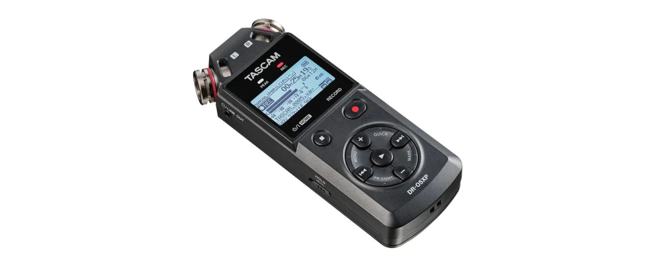 TASCAM DR-05XP ポータブルレコーダー、液晶画面と操作ボタン