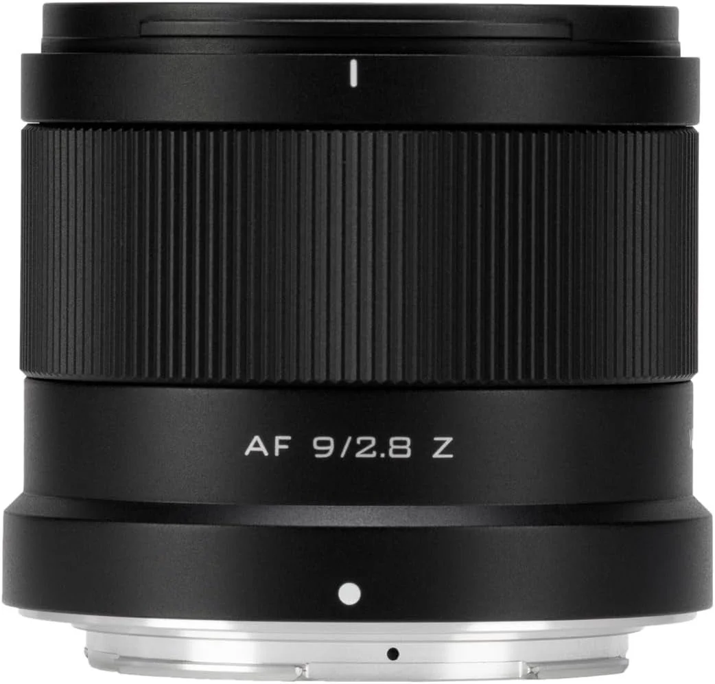 AF 9mm F2.8 PRO Z の黒いレンズ側面。ローレット付きリングとZマウント