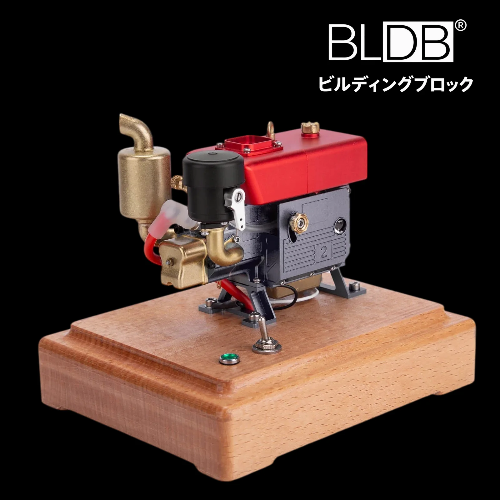 木製台座に載った赤と真鍮色のRETROL 2.6cc 横型単気筒ガソリンエンジン模型
