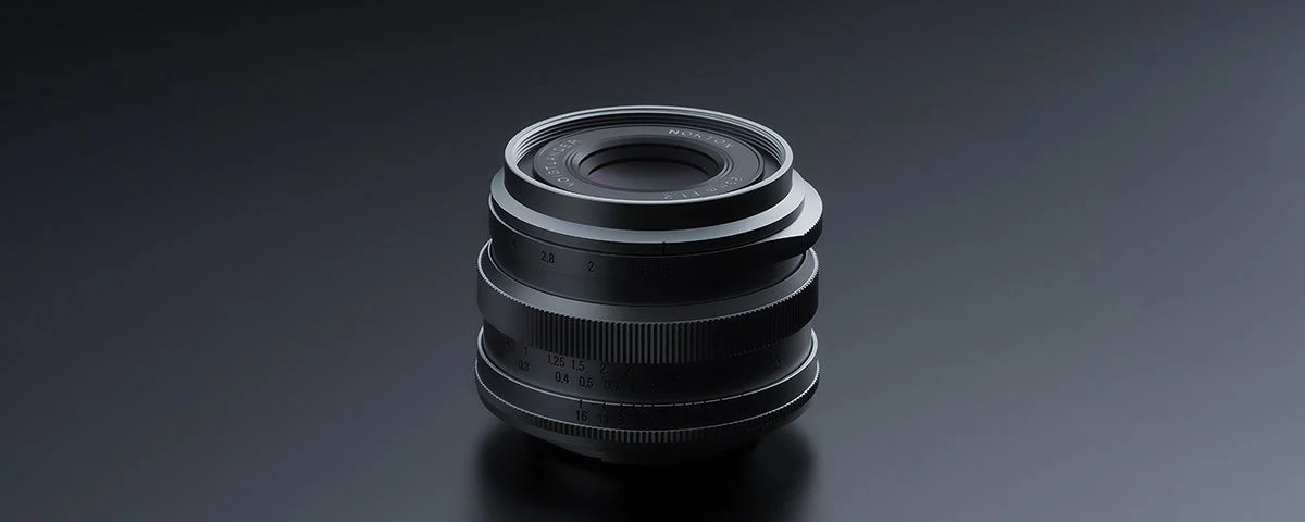 NOKTON 23mm F1.2 Aspherical Xマウントの黒いレンズ外観