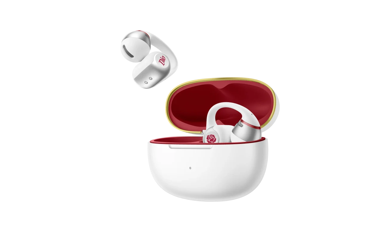 OpenDots 2 ディオ・ブランドーモデル。白と赤の充電ケースとイヤーカフ型イヤホン