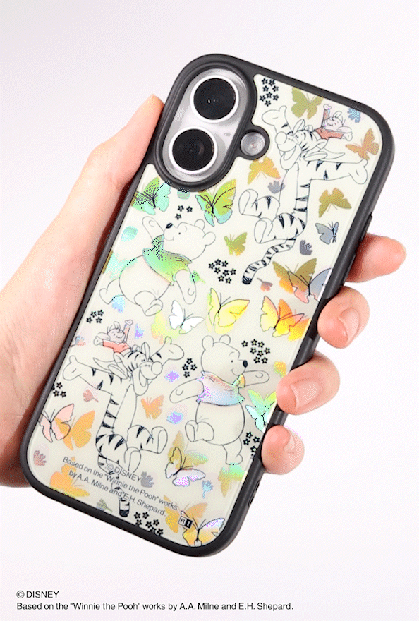 ハイブリッドケース maru aurora を装着したスマホを手で持つ様子