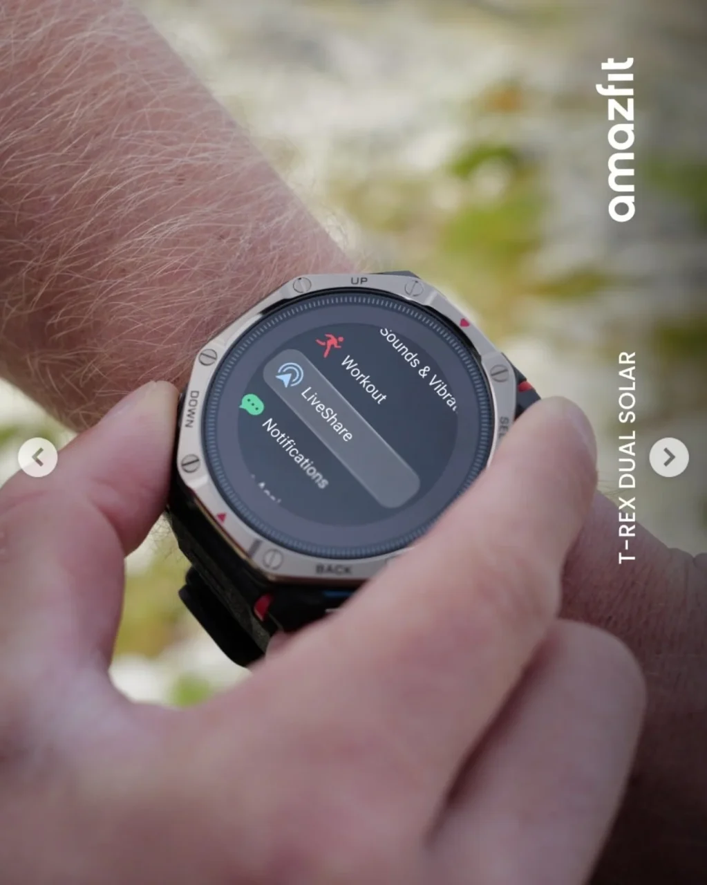 Amazfit T-Rex Dual Solarの画面でLiveShareを選ぶ腕の操作