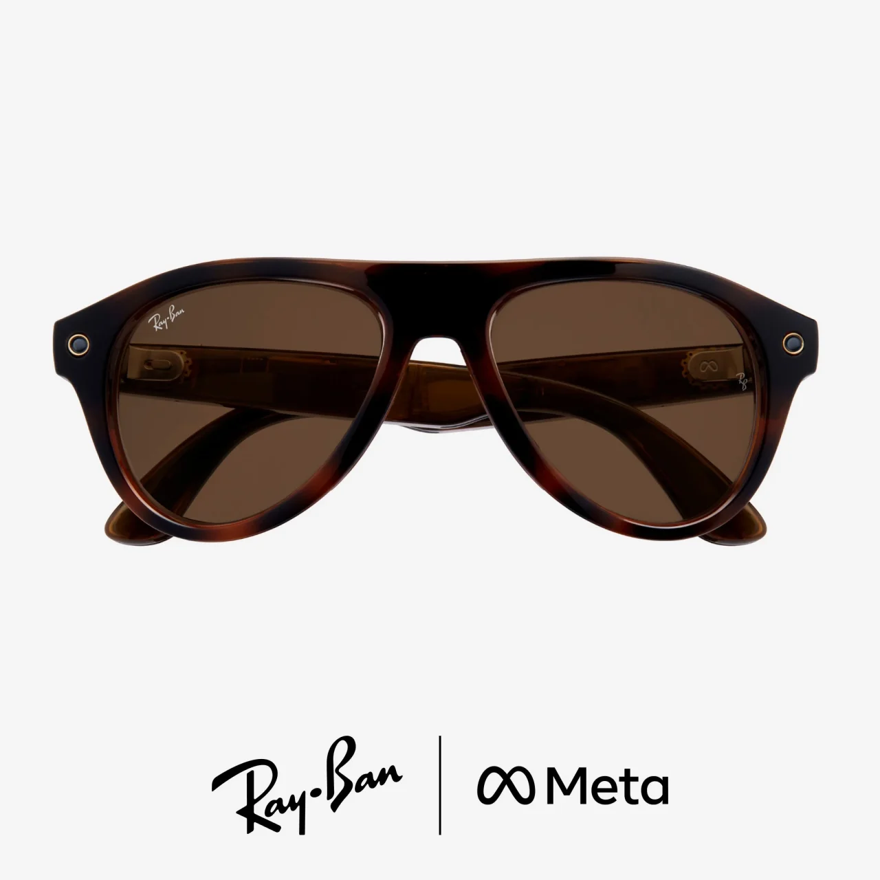 Transitions®レンズ組み合わせの、ブラウンレンズのRay-Ban Metaグラス