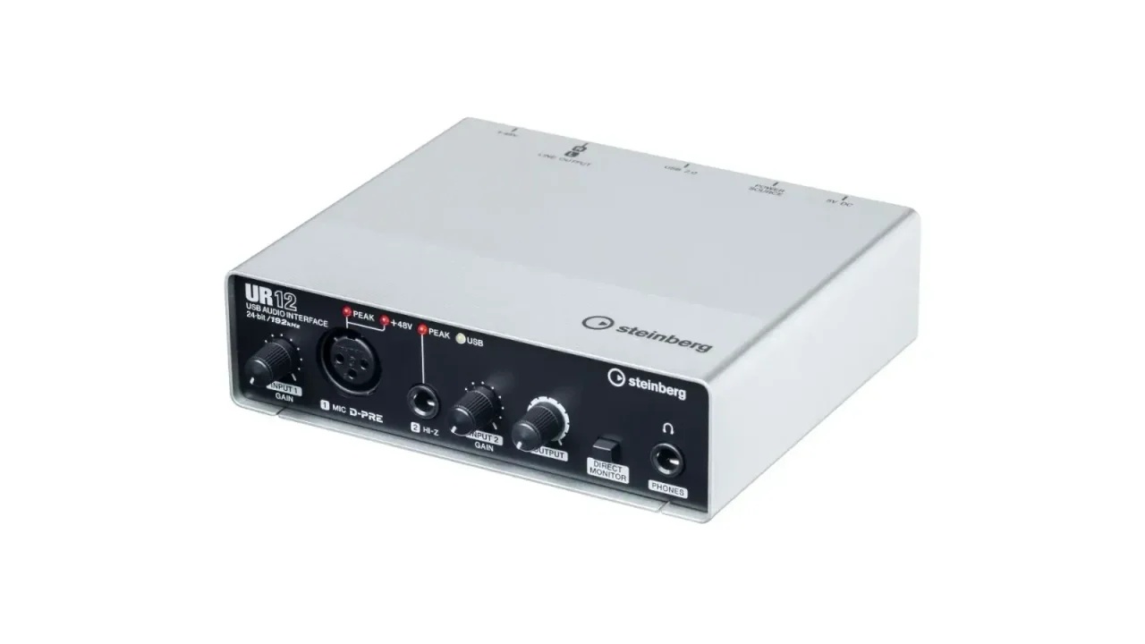 Steinberg UR12 USBオーディオインターフェースの本体斜め前面