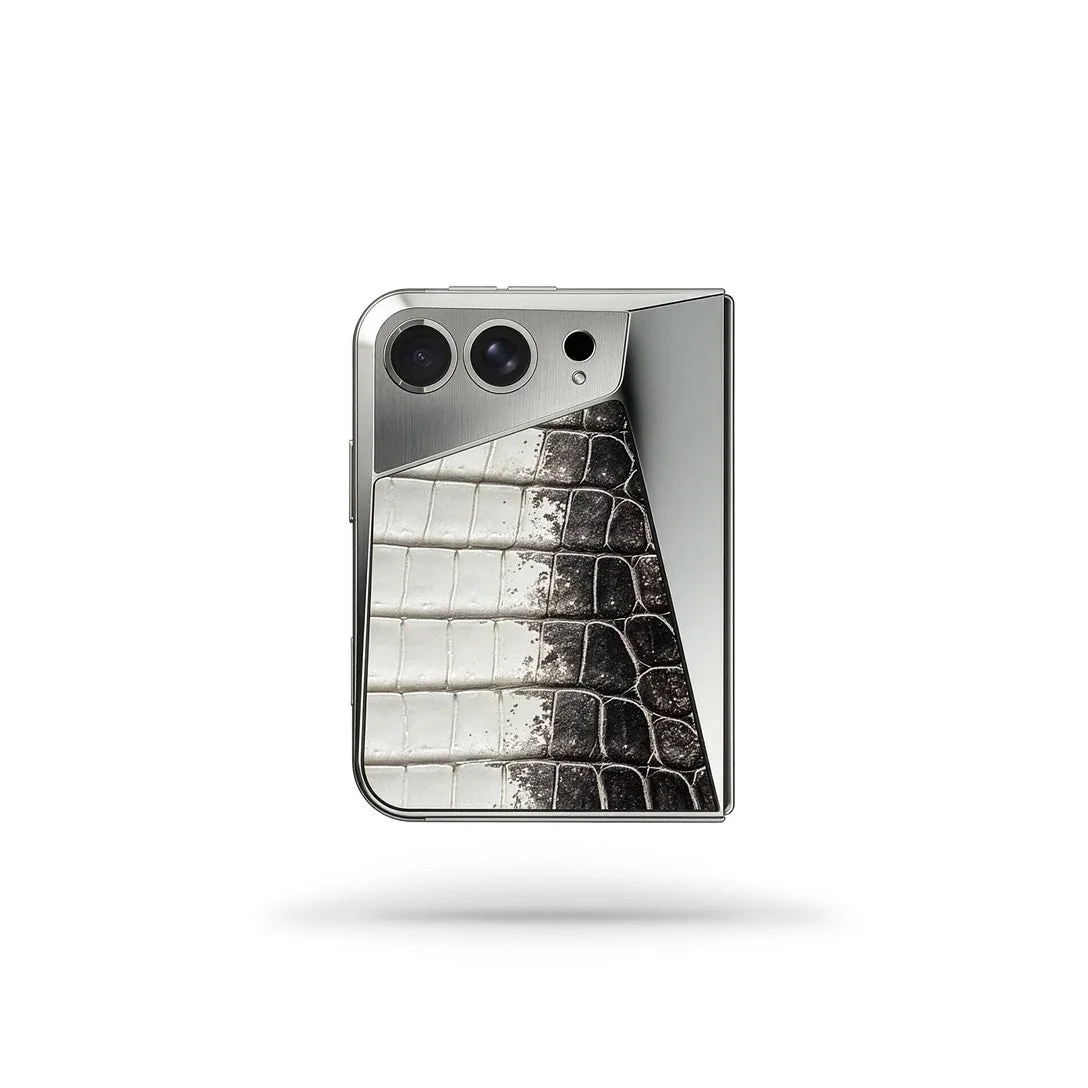 Crocodile Edition - Himalaya の背面。白から黒のレザーとメタル