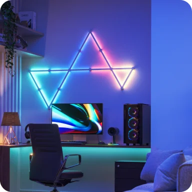 Nanoleaf Linesのライトバーを壁に組み合わせ、デスク背面を青や桃色に照らす