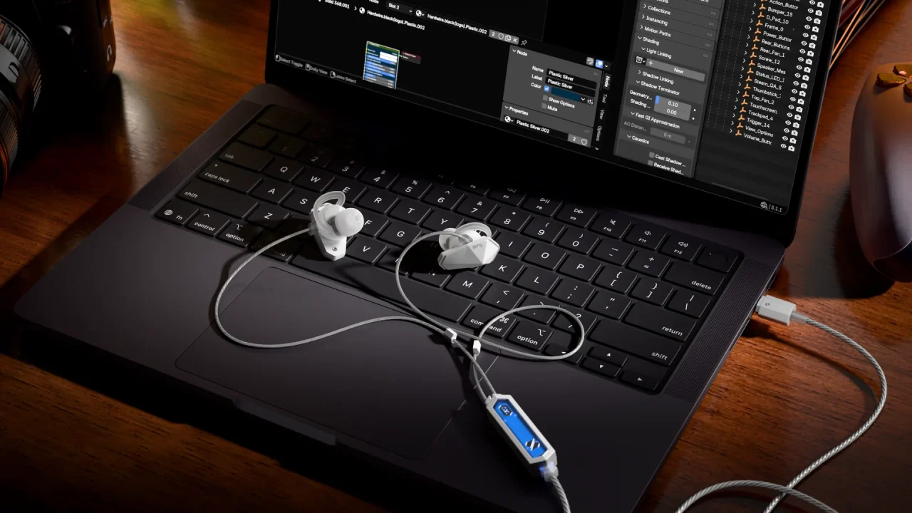 ノートPCの上に置かれた白いSANWEAR-HARDWIRE有線イヤホン