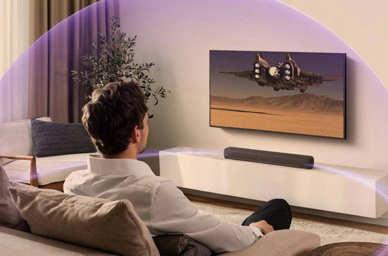 Dolby Atmos対応のB200Aをテレビ下に置き、音に包まれる様子