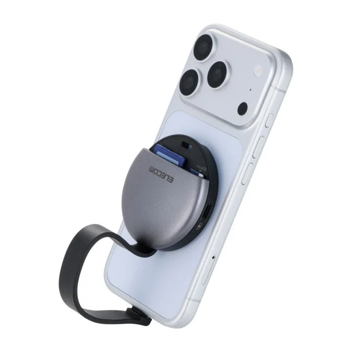 スマートフォン背面に装着したELECOMのメモリーカードリーダー