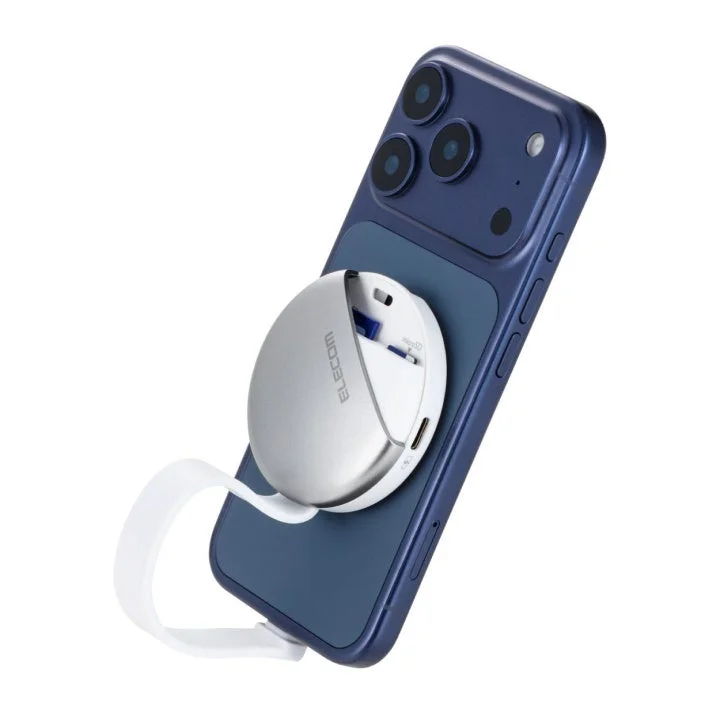青いスマートフォン背面に付いた、回転式カバー付きSDスロットのホワイトのリーダー
