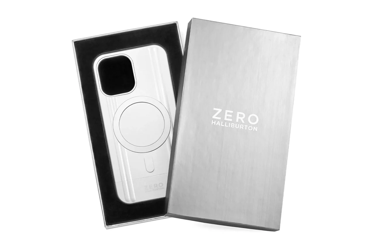 ZERO HALLIBURTONのロゴ入りシルバーの専用ボックスとケース