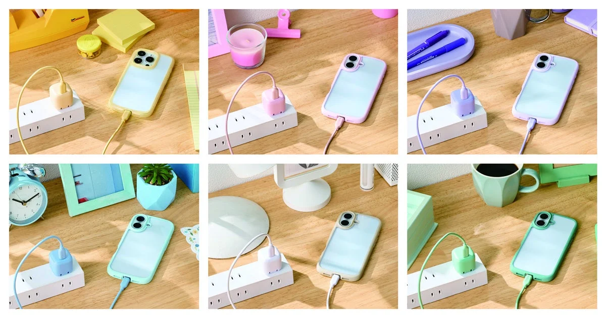AC充電器とケーブルのセットを6色のスマホと並べた使用イメージ
