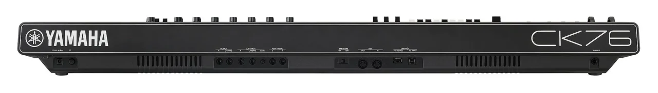 ヤマハ CK76 背面パネル。端子類とスピーカーグリルが並ぶ
