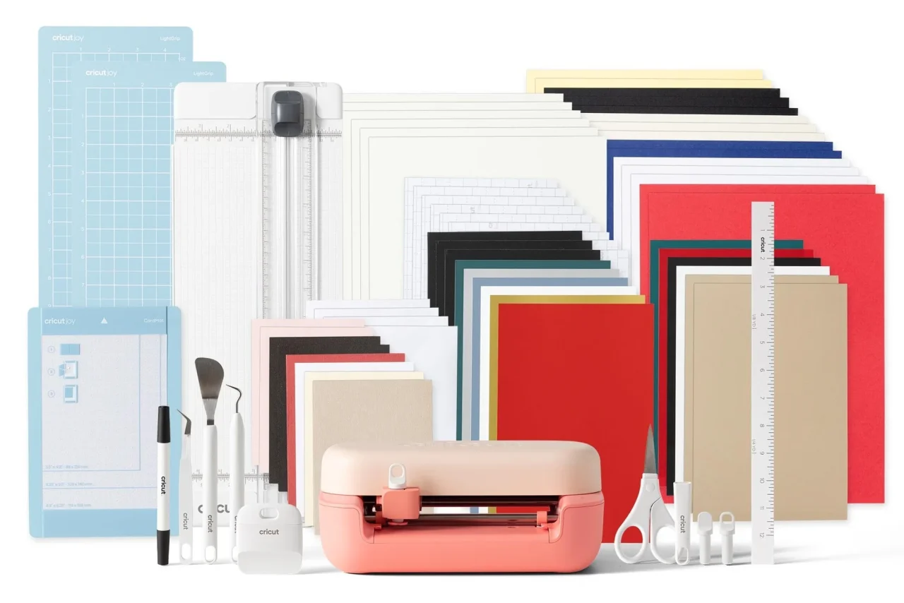 Cricut Joy 2 Coral Deluxe Bundle Boxの本体と同梱ツール・素材