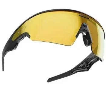 Oakley Meta Vanguard。黄色系ミラーレンズの黒いスポーツ型アイウェア