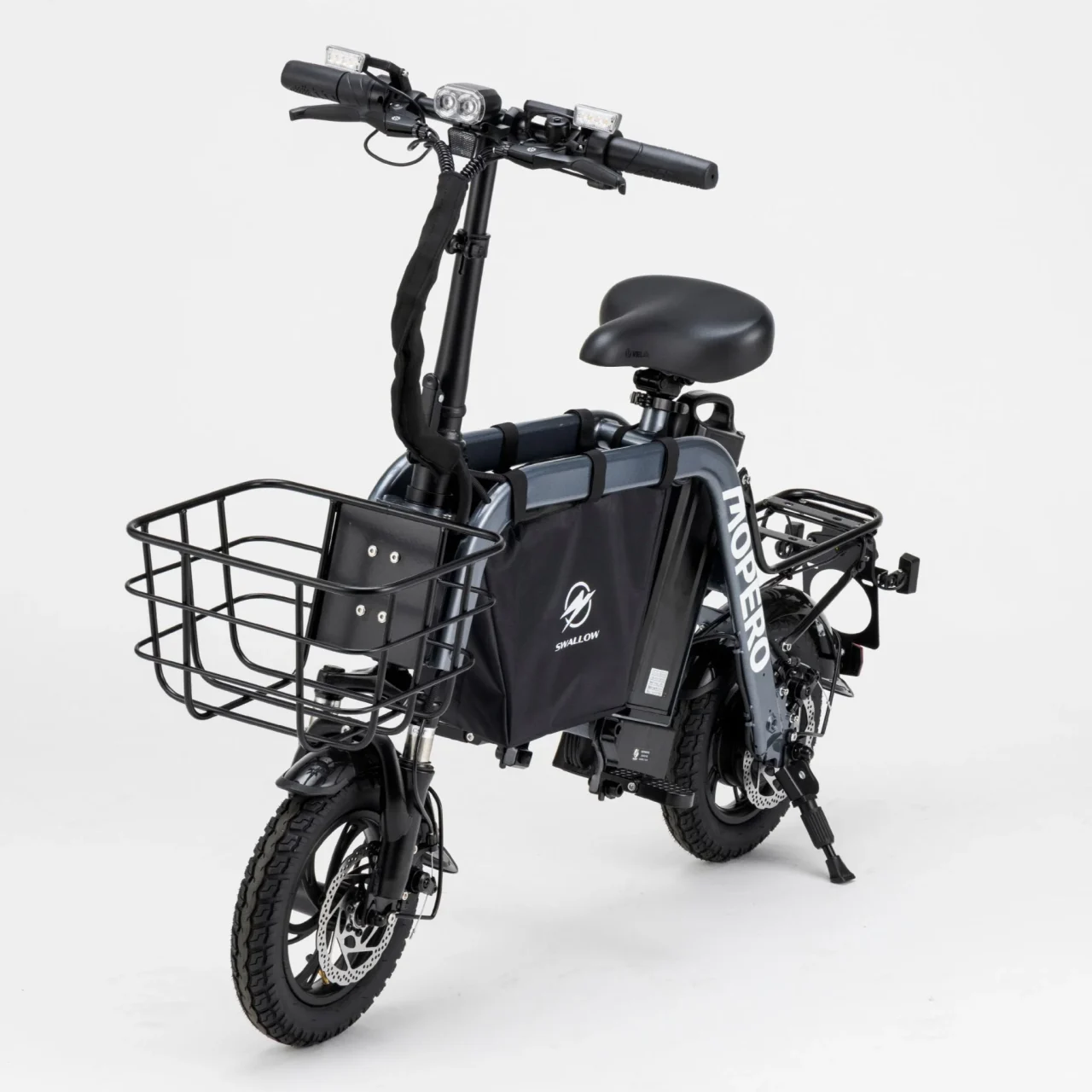 MOPERO mini cargo 2の斜め前からの外観。前カゴとリアキャリアを備えた黒い電動モビリティ