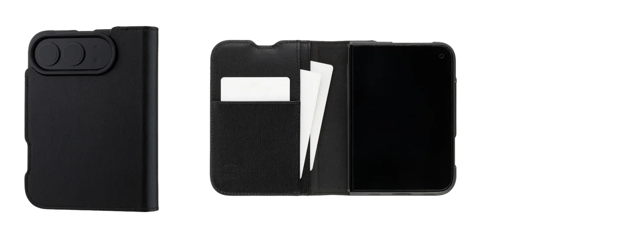 Leather Flip ケースの黒い背面と、カードポケットを開いた内側