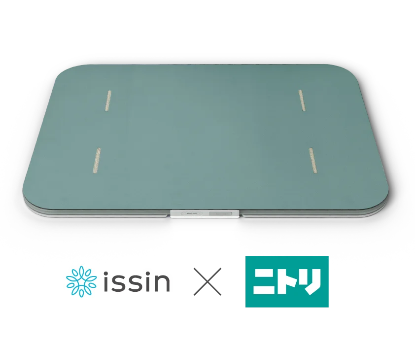 スマートバスマット体組成計モデル（2026）ライムグリーンとissin×ニトリのロゴ