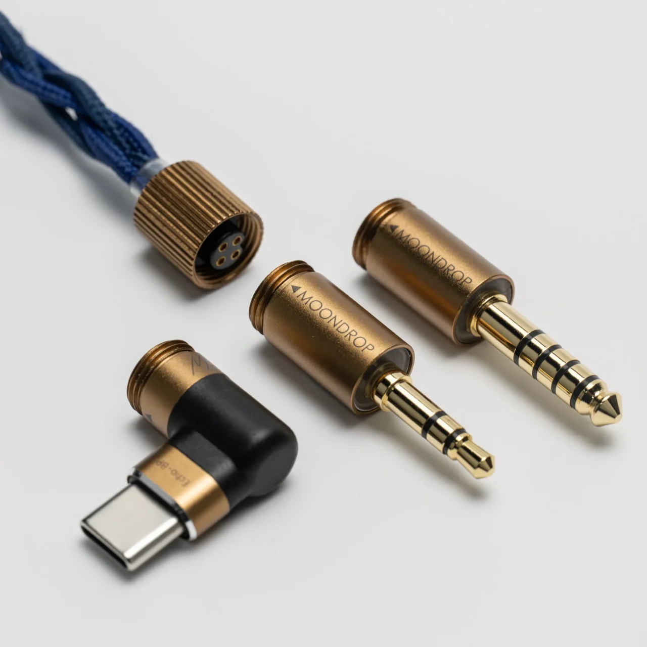 交換式プラグ（3.5/4.4/USB-C）とケーブル端子