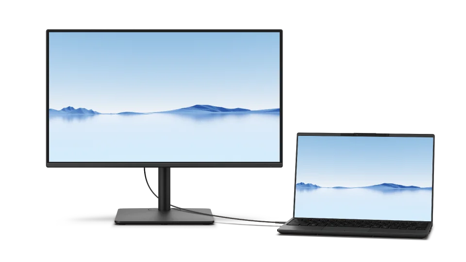 USB Type-C対応モデルのディスプレイとノートパソコンをケーブルでつないだ様子