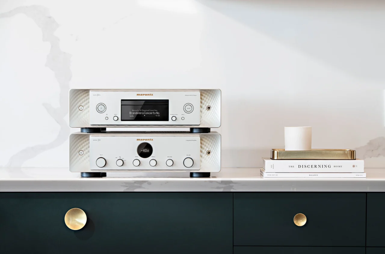 SACD 30nとMODEL 30を重ねた、シルバーゴールドのマランツ製機器