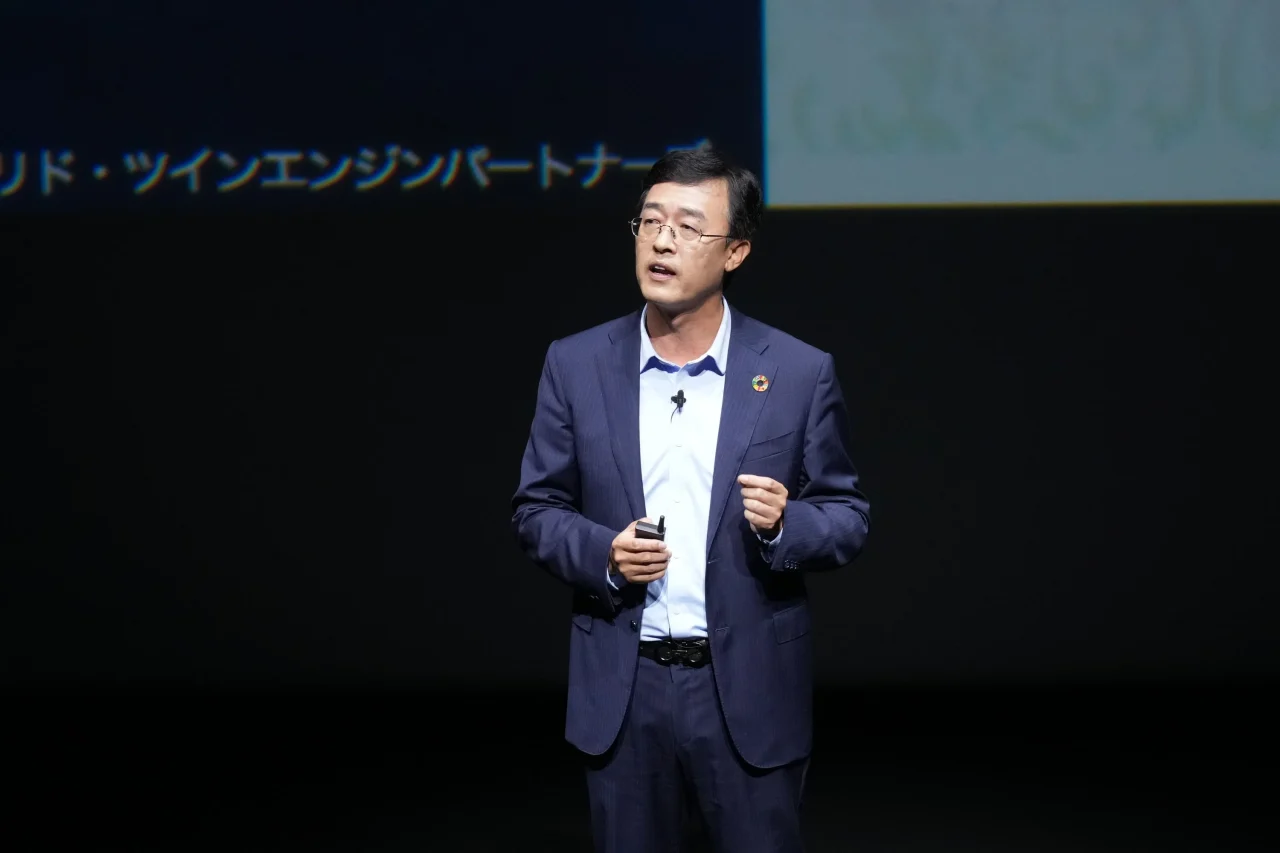 HUAWEI公式サービスセンター開設を発表する登壇者