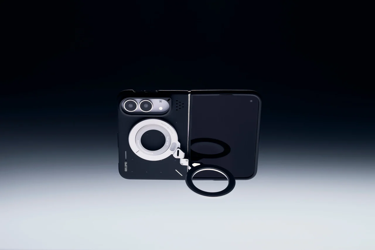 ADuo ドットアラミド繊維スマホケースの黒い背面とリング