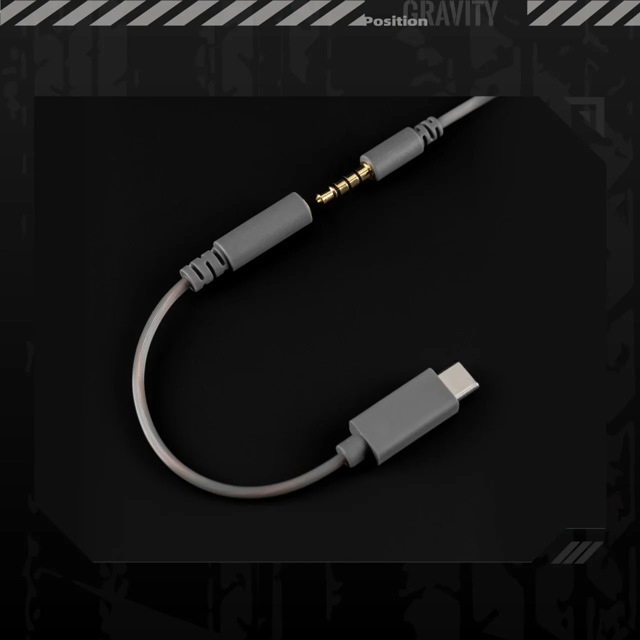 USB-C端子と3.5mm 4極プラグを備えたグレーのUSBサウンドカードケーブル