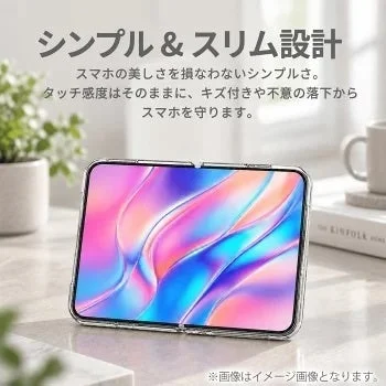 スリム設計:折りたたみ型スマホにクリアケースをつけ机に立てた様子