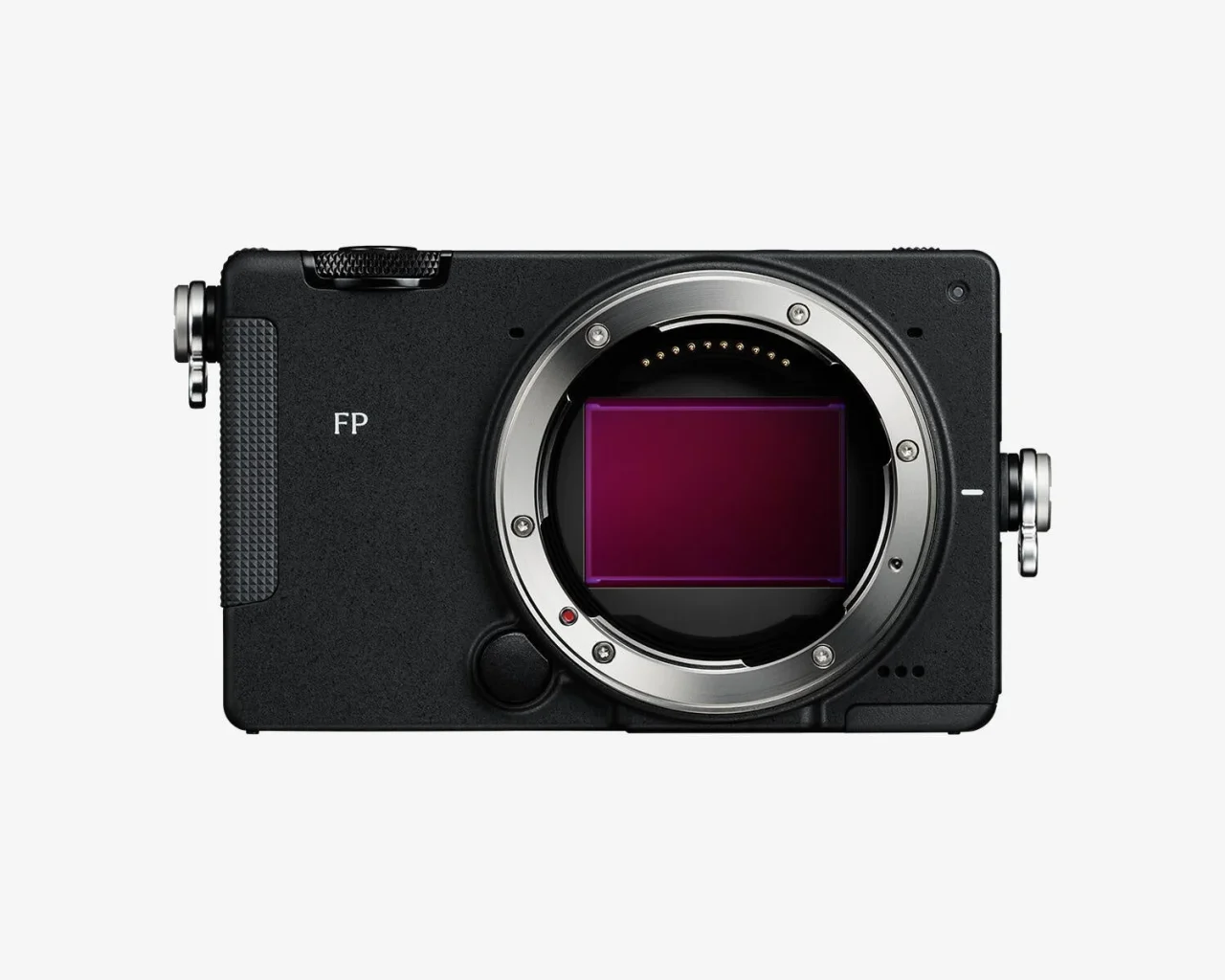 Sigma FP2のボディ正面。マウントと赤紫色のセンサーが見える