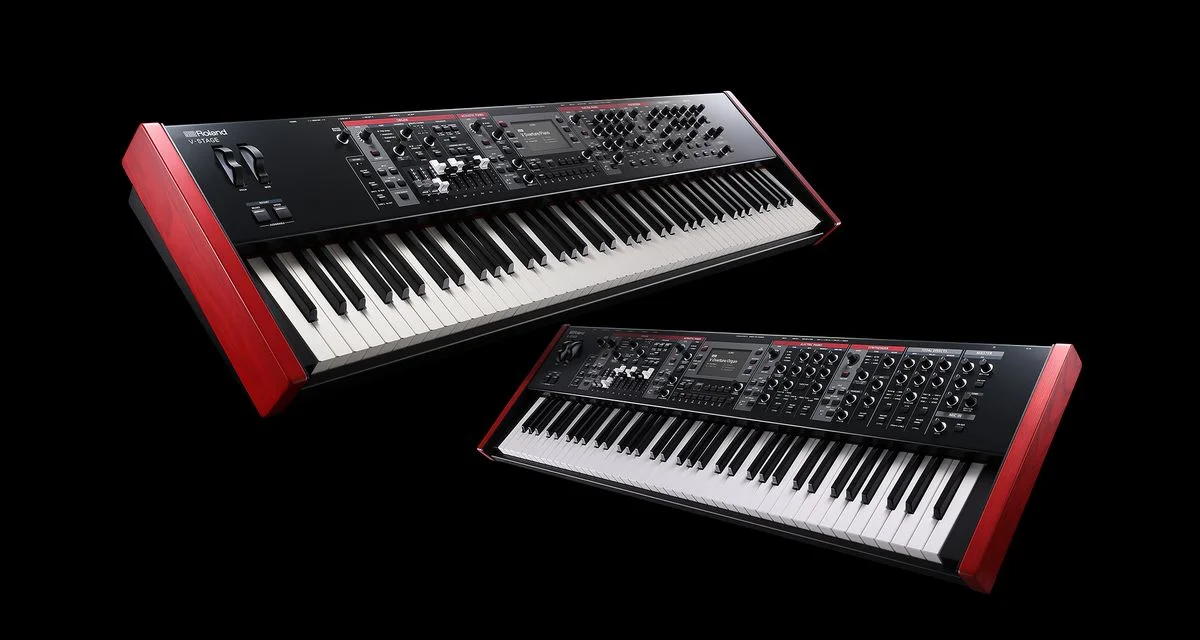 「V-STAGE」 赤い側板の黒いステージ・キーボード2台