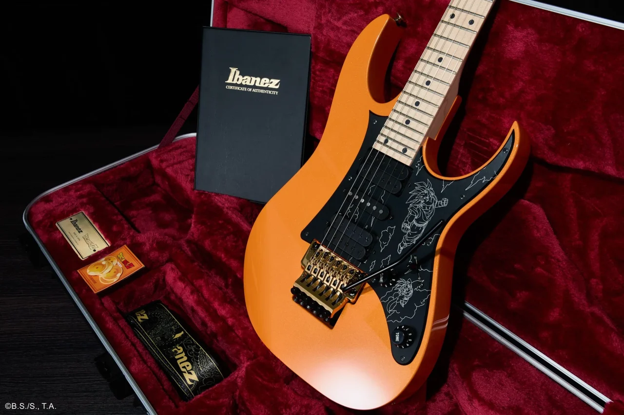 ケース内に置かれたIbanez「RG」Made in Japanモデルのオレンジ色のエレキギター